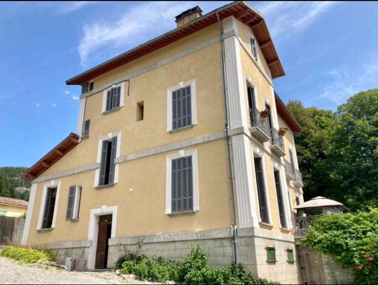charmant appartement dans joli village d’Annot Extérieur photo