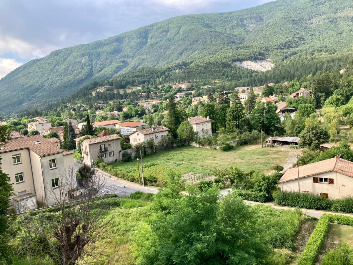 charmant appartement dans joli village d’Annot Extérieur photo